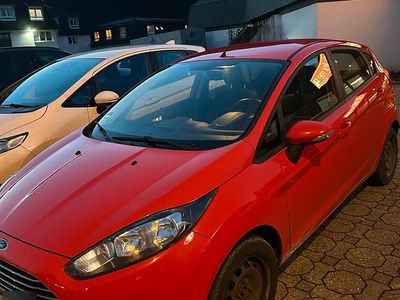 Rot Gebraucht 2014 Ford Fiesta Kleinwagen | 5.000 €