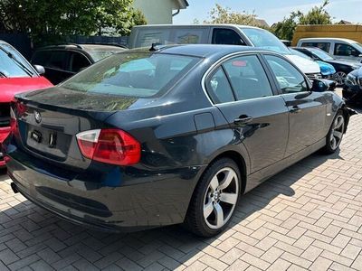 gebraucht BMW 330 d xDrive Lim Automatik-Leder-Navi-Xenon-Unfal