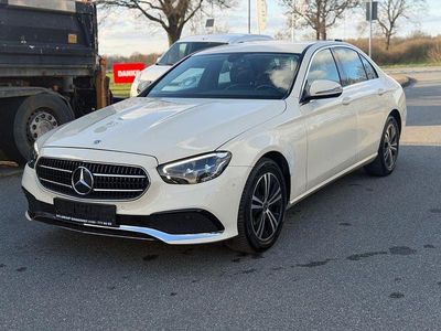 Gebraucht Mercedes E200 Avantgarde 160 PS (117 kW) 2022 Beige Limousine