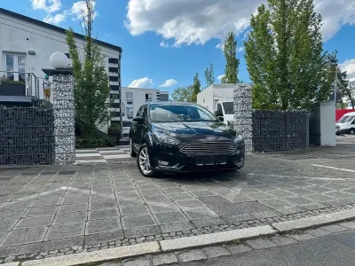 Gebraucht Ford Focus Titanium 125 PS (91 kW) 2015 Schwarz Limousine