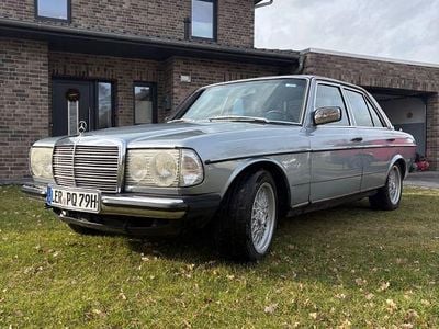 Gebraucht Mercedes E300 88 PS (64 kW) 1979 Blau Limousine