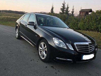 Gebraucht Mercedes E220 Avantgarde 170 PS (125 kW) 2011 Schwarz Limousine