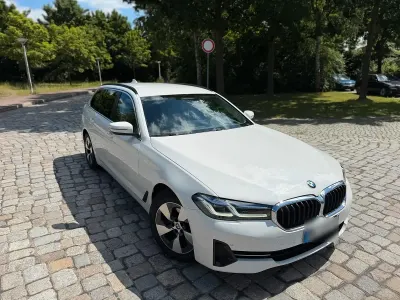 Gebraucht BMW 520 M Sport 190 PS (139 kW) 2023 Weiß Kombi