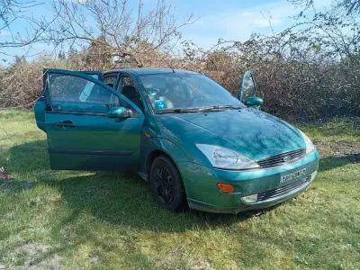 Gebraucht Ford Focus Ghia 101 PS (74 kW) 1998 Grün Limousine