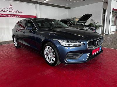 Gebraucht Volvo V60 Momentum 150 PS (110 kW) 2019 Blau Kombi