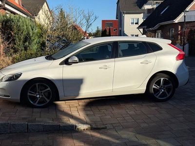 Gebraucht Volvo V40 Linje You! 120 PS (88 kW) 2015 Weiß Limousine