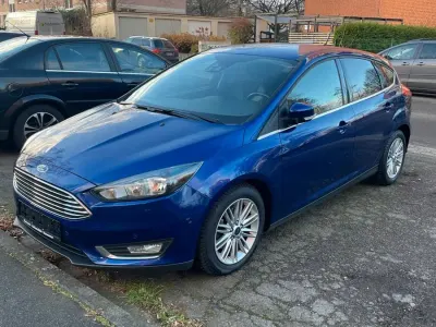 Gebraucht Ford Focus Titanium 125 PS (91 kW) 2014 Blau Limousine