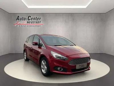 Używany Ford S-MAX Titanium 239 KM (175 kW) 2016 Czerwony Minivan