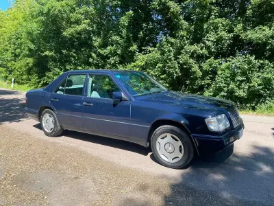 Gebraucht Mercedes E280 193 PS (141 kW) 1995 Blau Limousine