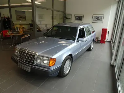 Gebraucht Mercedes 230 132 PS (97 kW) 1990 Blau Limousine