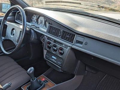 Usata Mercedes 190 132 CV (97 kW) 1988 Argento Berlina