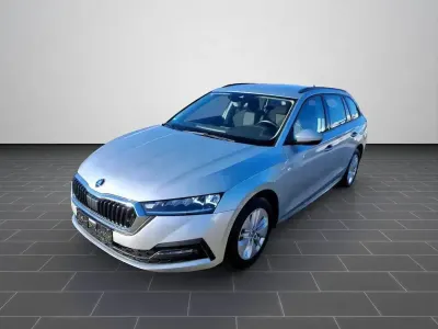 Gebraucht Skoda Octavia Ambition 150 PS (110 kW) 2023 Brillantsilber metallic (metallic) Limousine
