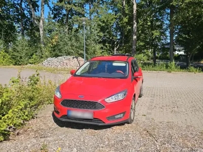 Gebraucht Ford Focus 120 PS (88 kW) 2026 Rot Limousine