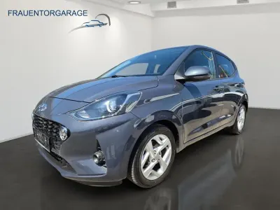 Gebraucht Hyundai i10 Edition 30 67 PS (49 kW) 2022 Aurora gray Kleinwagen