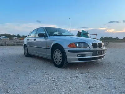 Gebraucht BMW 318 118 PS (86 kW) 1998 Silber Limousine