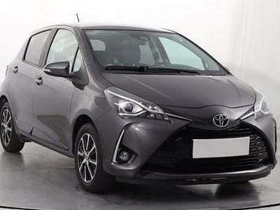 Grey metallic Gebraucht 2019 Toyota Yaris Club Limousine | 12.990 € (Fairer Preis)