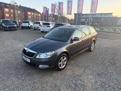 Grau Gebraucht 2013 Skoda Octavia Elegance Limousine | 8.990 € (Fairer Preis)