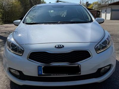 Gebraucht Kia Ceed Edition 7 99 PS (72 kW) 2014 Weiß Kleinwagen