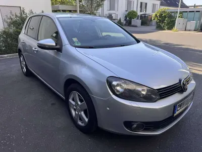 Gebraucht VW Golf VI Comfortline 105 PS (77 kW) 2011 Silber Kleinwagen