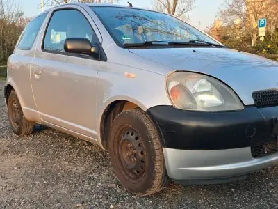 Gebraucht Toyota Yaris Sol 68 PS (50 kW) 2003 Silber Limousine