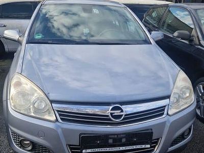 Gebraucht Opel Astra 116 PS (85 kW) 2007 Silber Limousine