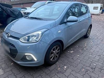 Grau Gebraucht 2014 Hyundai i10 Kleinwagen | 6.299 € (Fairer Preis)