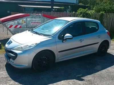 Gebraucht Peugeot 207 75 PS (55 kW) 2008 Silber Kleinwagen