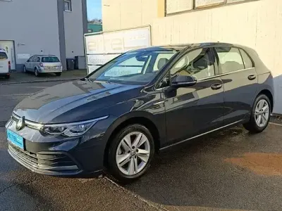 Gebraucht VW Golf VIII Style 150 PS (110 kW) 2024 Uranograu/cinza urano Limousine