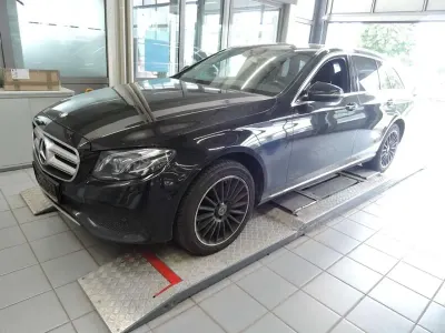 Gebraucht Mercedes E220 Avantgarde 194 PS (142 kW) 2016 Schwarz Kombi