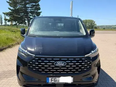 Gebraucht Ford Tourneo Titanium 150 PS (110 kW) 2024 Schwarz Van / Kleinbus