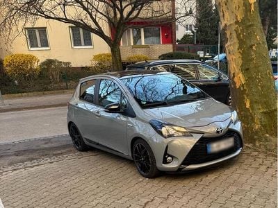 Gebraucht Toyota Yaris Hybrid 75 PS (55 kW) 2019 Grau Kleinwagen