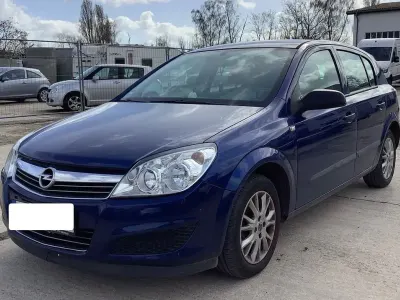 Używany Opel Astra Selection 90 KM (66 kW) 2009 Niebieski Sedan/Limuzyna