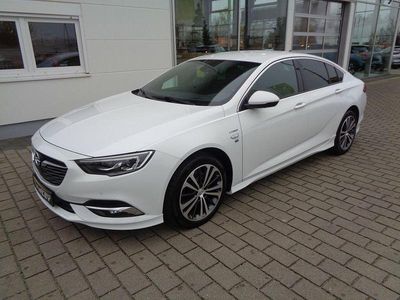 Weiß Gebraucht 2019 Opel Insignia Exklusiv Limousine | 16.900 € (Etwas zu teuer)