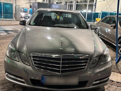 Silber Gebraucht 2011 Mercedes E200 Limousine | 12.500 € (Fairer Preis)