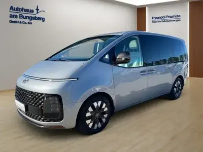 Gebraucht Hyundai Staria Signature 177 PS (130 kW) 2022 Silber Van / Kleinbus