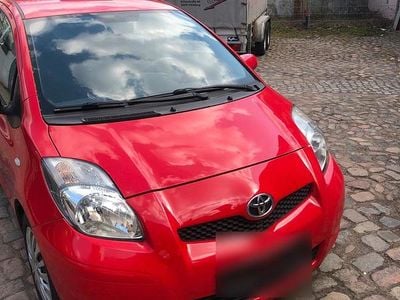 Brugt Toyota Yaris 101 HK (74 kW) 2010 Rød Hatchback