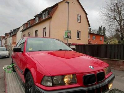 Gebraucht BMW 318 90 PS (66 kW) 1995 Rot Limousine