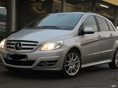 Gebraucht Mercedes B160 95 PS (69 kW) 2009 Silber Van / Kleinbus