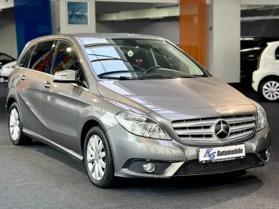 Gebraucht Mercedes B180 122 PS (89 kW) 2012 Grau Van / Kleinbus