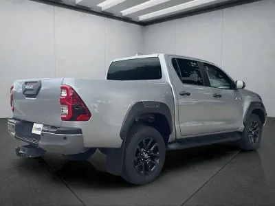 Gebraucht Toyota HiLux 204 PS (150 kW) 2025 Silber Pickup