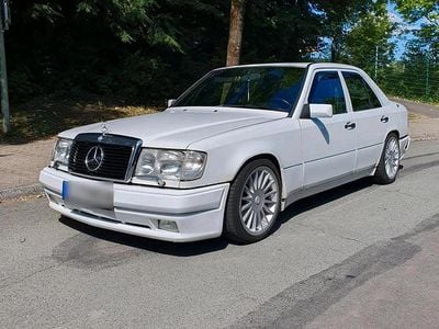 Gebraucht Mercedes 300 113 PS (83 kW) 1991 Weiß Limousine
