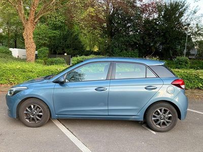Gebraucht Hyundai i20 82 PS (60 kW) 2017 Blau Limousine