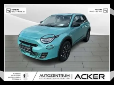 Neu Fiat 600 110 PS (80 kW) 2026 Cielo blau SUV