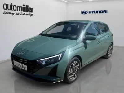 Neu Hyundai i20 Trend 90 PS (66 kW) 2026 Grün mangrove green / mic Kleinwagen