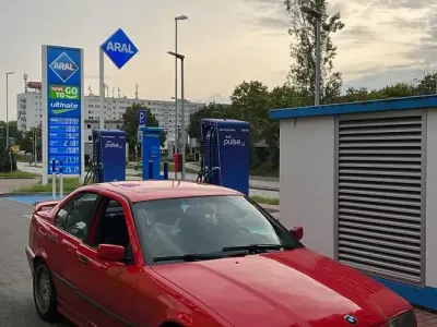 Gebraucht BMW 325 115 PS (84 kW) 1995 Rot Limousine