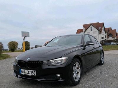 Gebraucht BMW 320 163 PS (119 kW) 2012 Schwarz Limousine