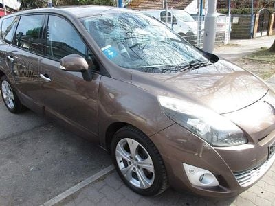 Gebraucht Renault Scénic III Dynamique 131 PS (96 kW) 2012 Braun Van / Kleinbus