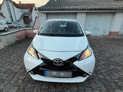 Second-hand Toyota Aygo 69 CP (50 kW) 2014 Alb Hatchback