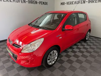 Gebraucht Hyundai i20 Edition 90 PS (66 kW) 2012 Rot Kleinwagen