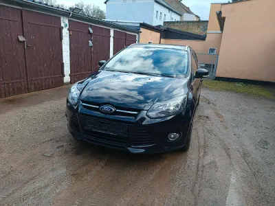 Gebraucht Ford Focus Trend 140 PS (102 kW) 2012 Schwarz Kombi
